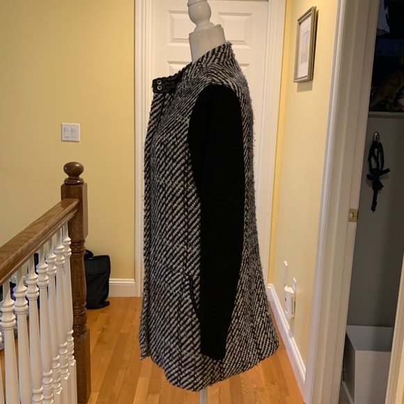 Waverly Grey Tweed Mid-Length Wool Coat with Leather Trim - Picture 3 of 12